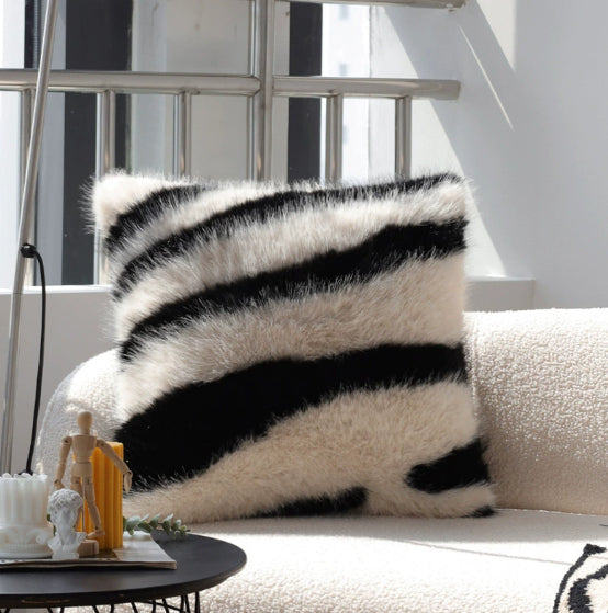 Geometrisches Kissen Schwarz-Weiss – Bild 4 | LuxeStyle