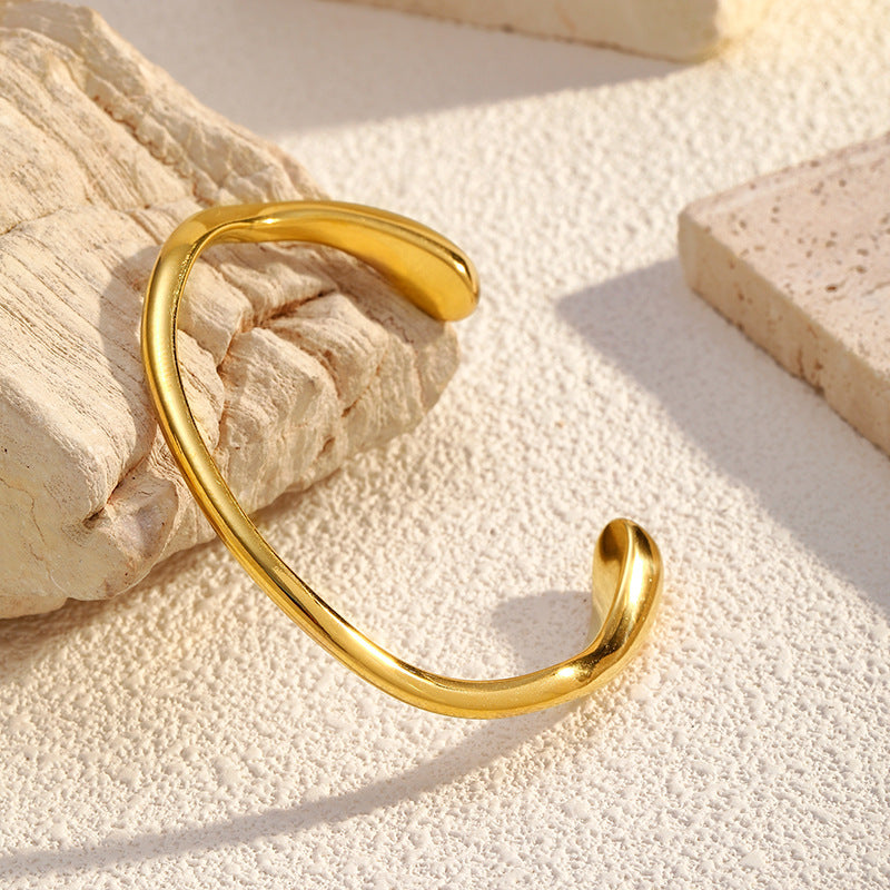 Offenes Armband aus Edelstahl im Instagram-Stil – Bild 4 | LuxeStyle