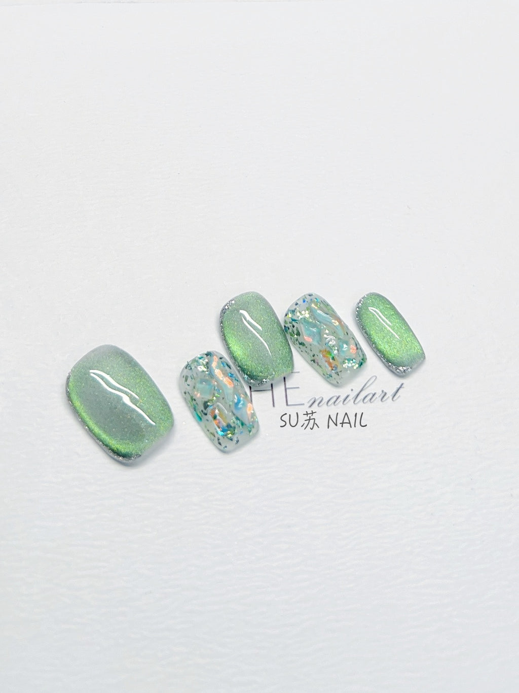 Weisse Nagel-Tips mit Strass, fertig designt – Bild 2 | LuxeStyle