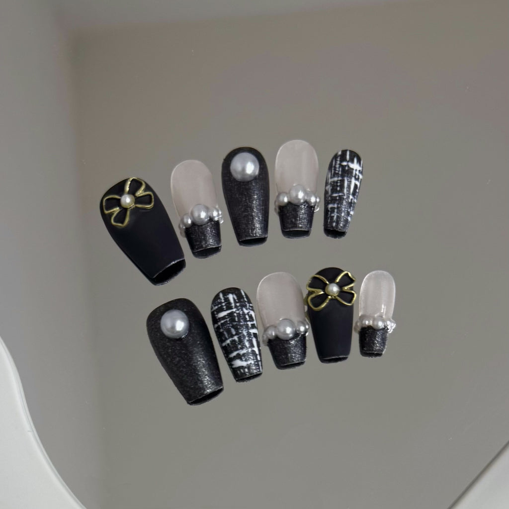 Handgemachte Nägel – Retro Perlen-Look – Bild 1 | LuxeStyle