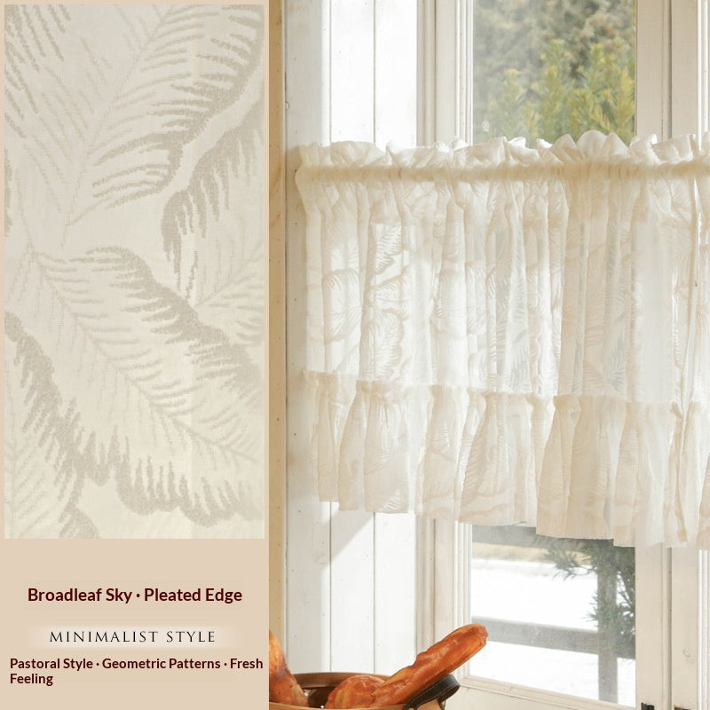 Halbtransparente Küchengardine mit Spitze