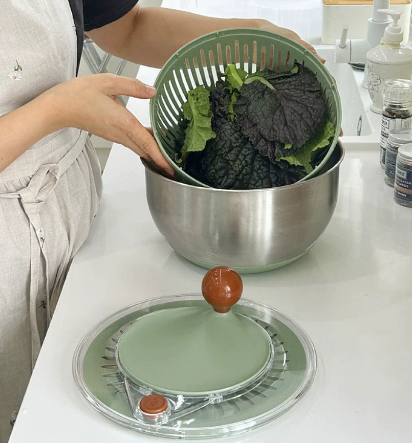 Salatschleuder mit Gemüseschneider