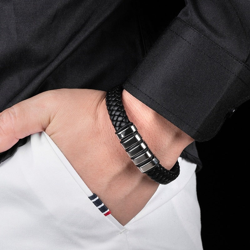 Lederarmband aus Titanstahl – Bild 9 | LuxeStyle
