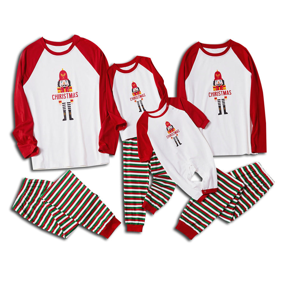 Weihnachts Pyjama-Set für die ganze Familie