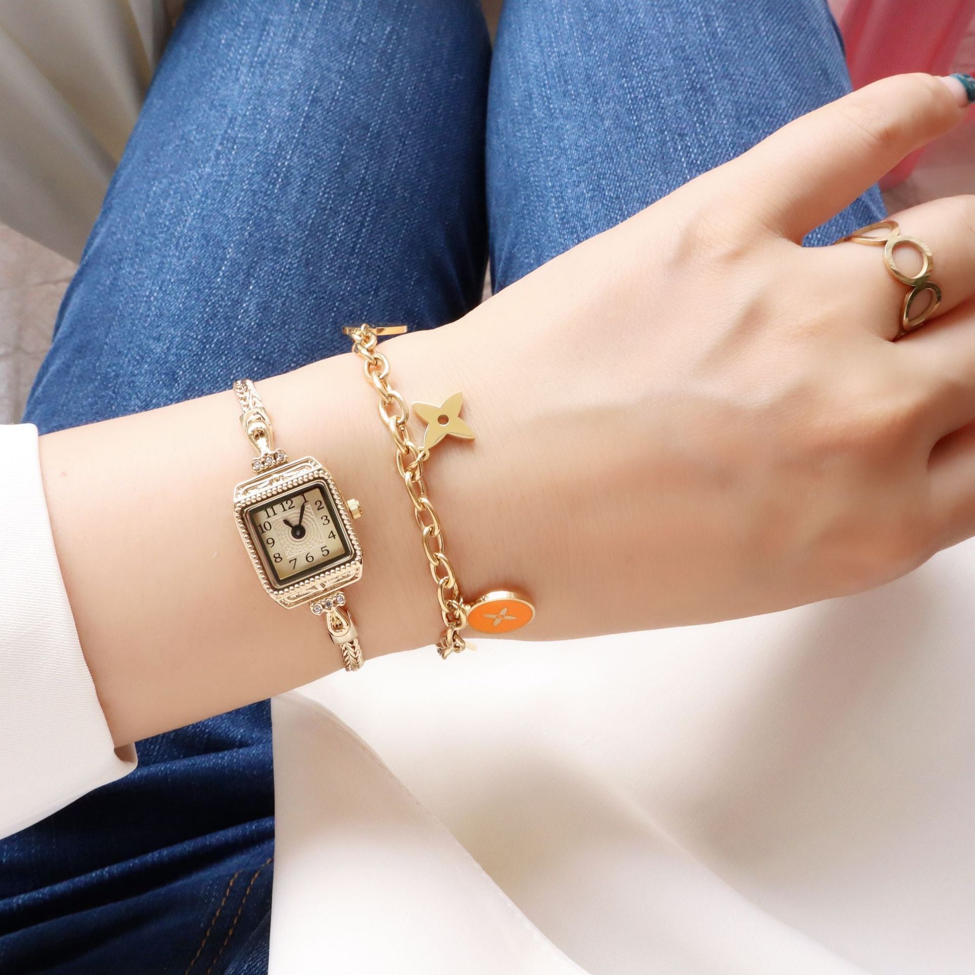 Retro-Armbanduhr mit feinem Band