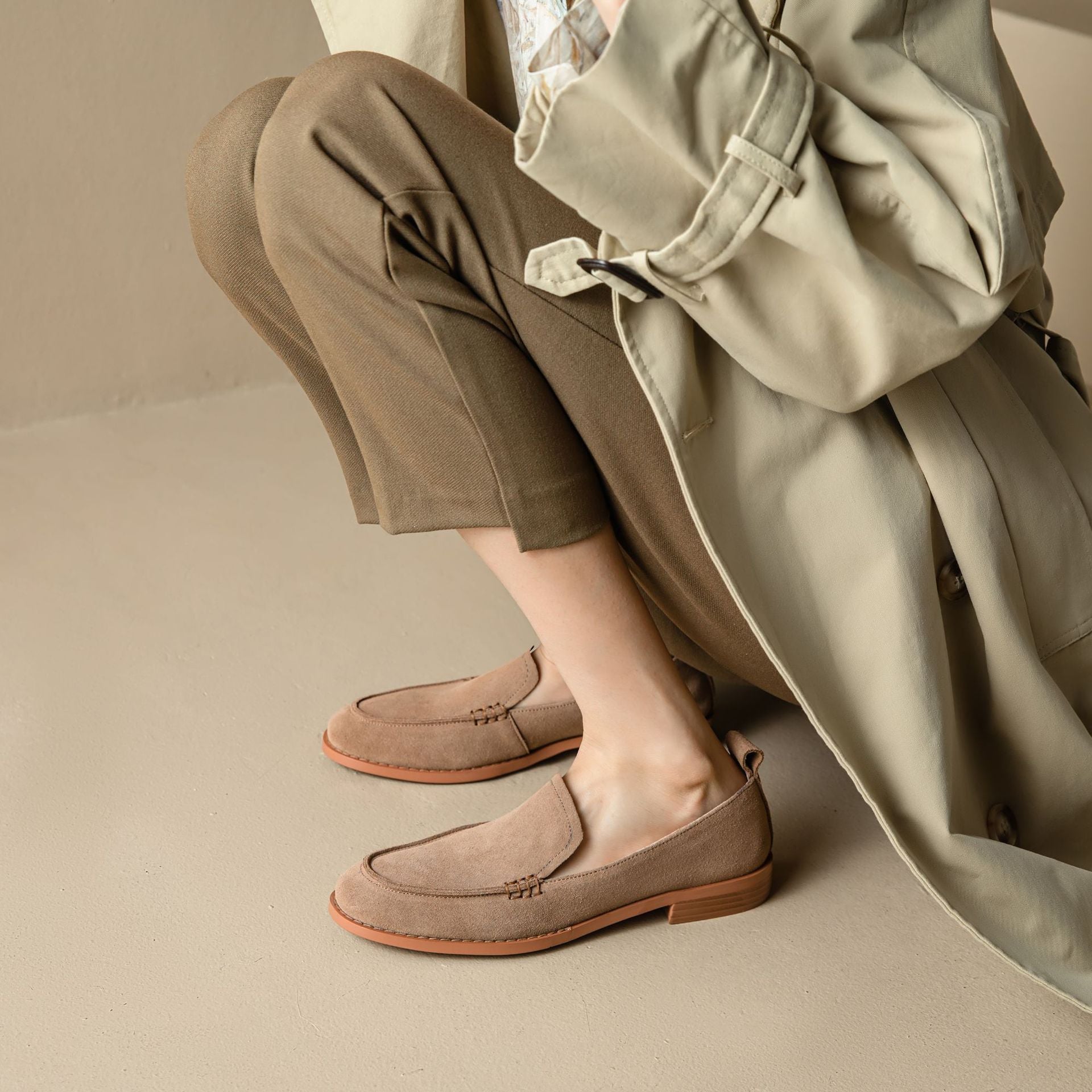 Slipper aus Wildleder mit niedrigem Absatz
