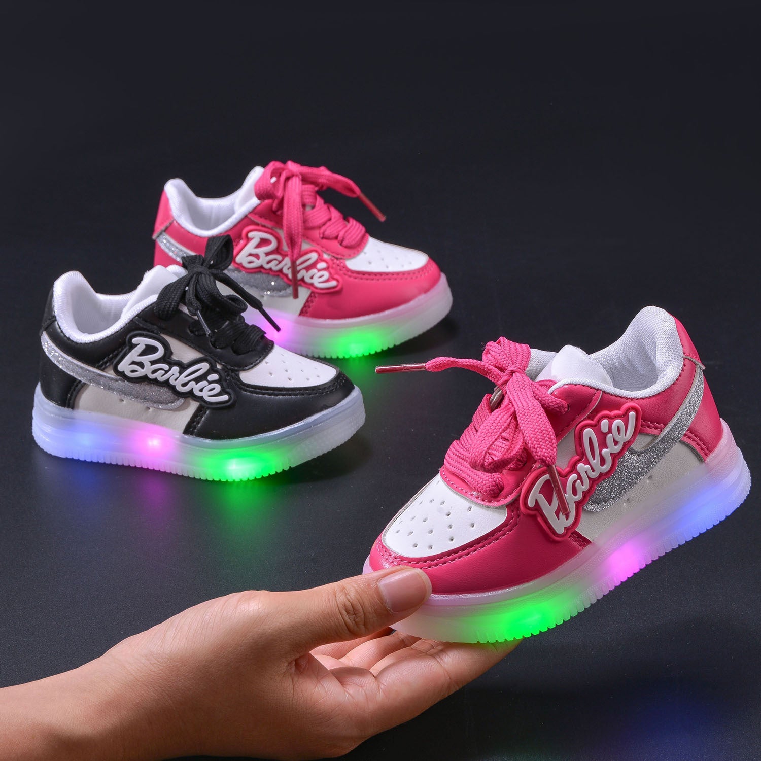 Leuchtende Buchstaben-Schuhe