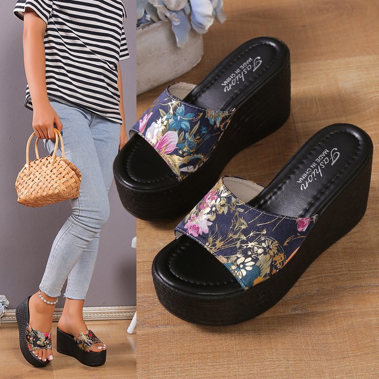 Keilabsatz-Sandalen mit Plateau