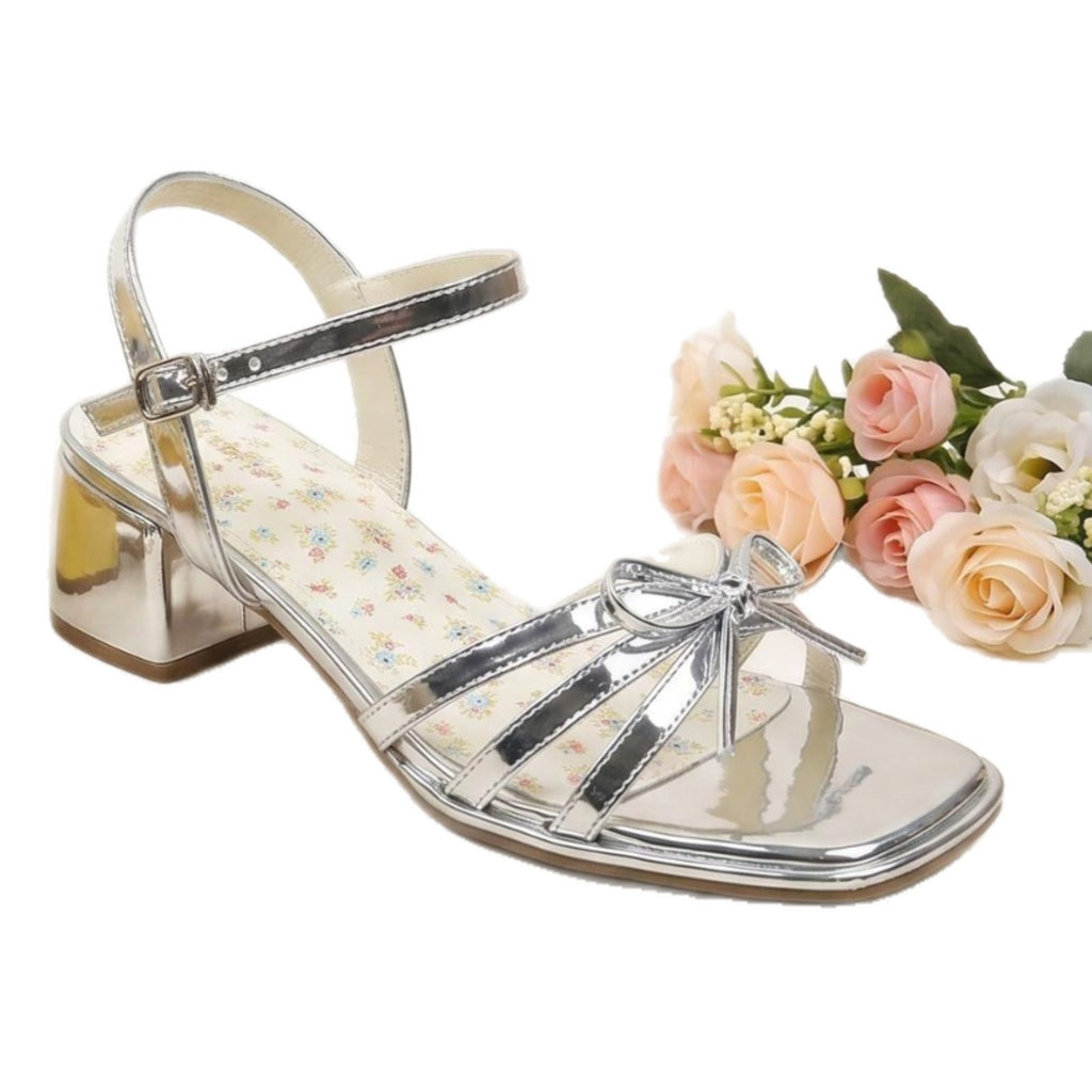 Sandalen mit Schleife und klobigem Absatz