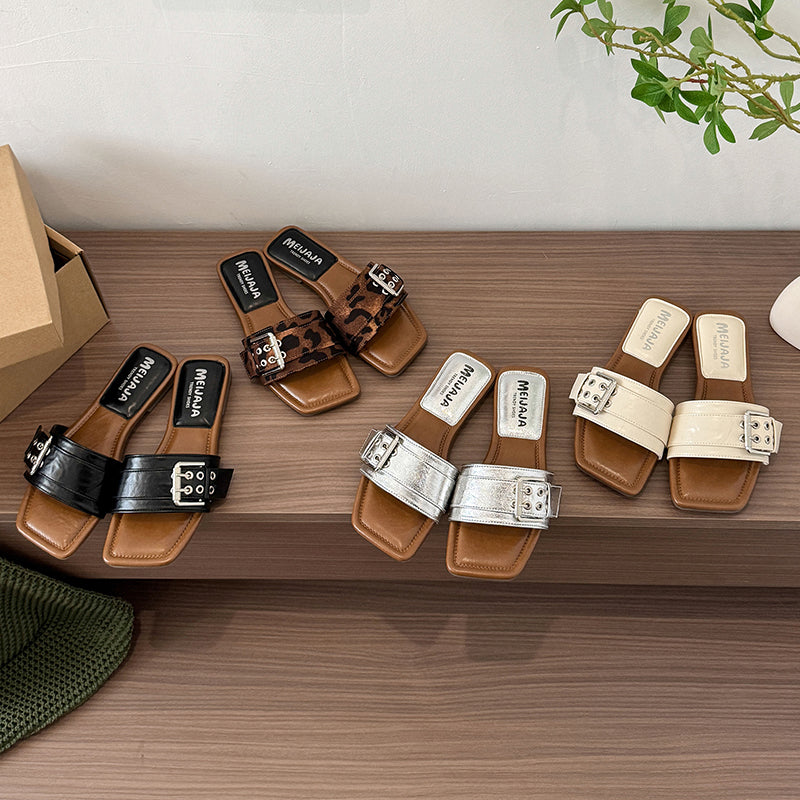 Outdoor Slides mit Leopardenmuster