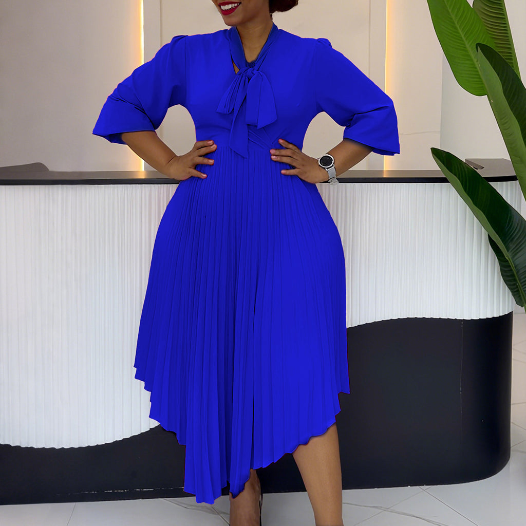 Elegantes asymmetrisches Plisseekleid mit Schnürung