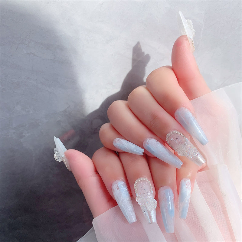 Weiches Macchiato-Blau Nagelset – Bild 5 | LuxeStyle