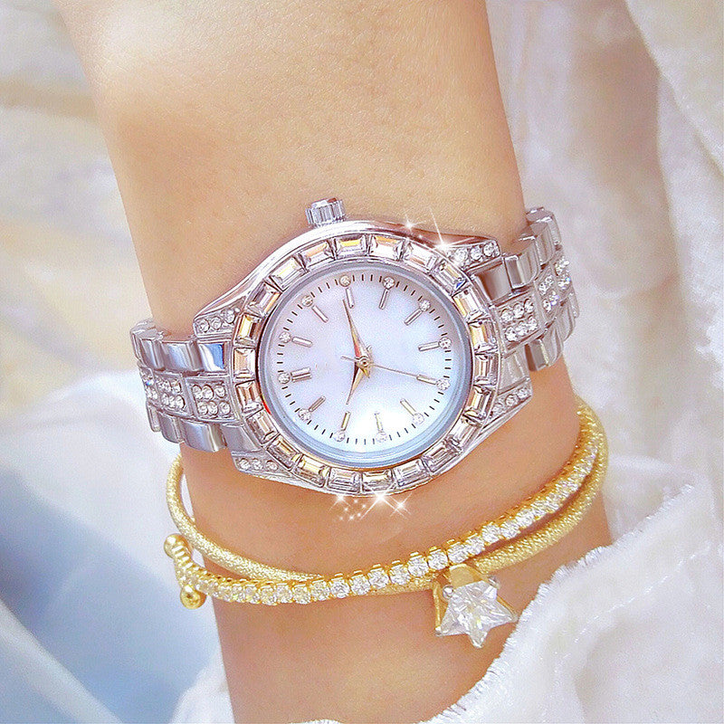 Quadratische Damenuhr mit Diamanten – Bild 4 | LuxeStyle