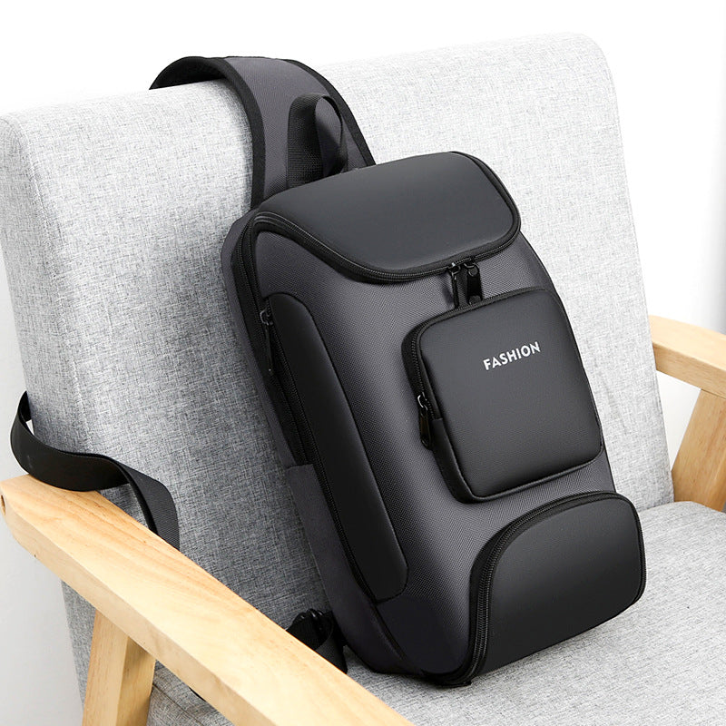 Herren-Rucksack mit USB-Anschluss und viel Stauraum – Bild 4 | LuxeStyle
