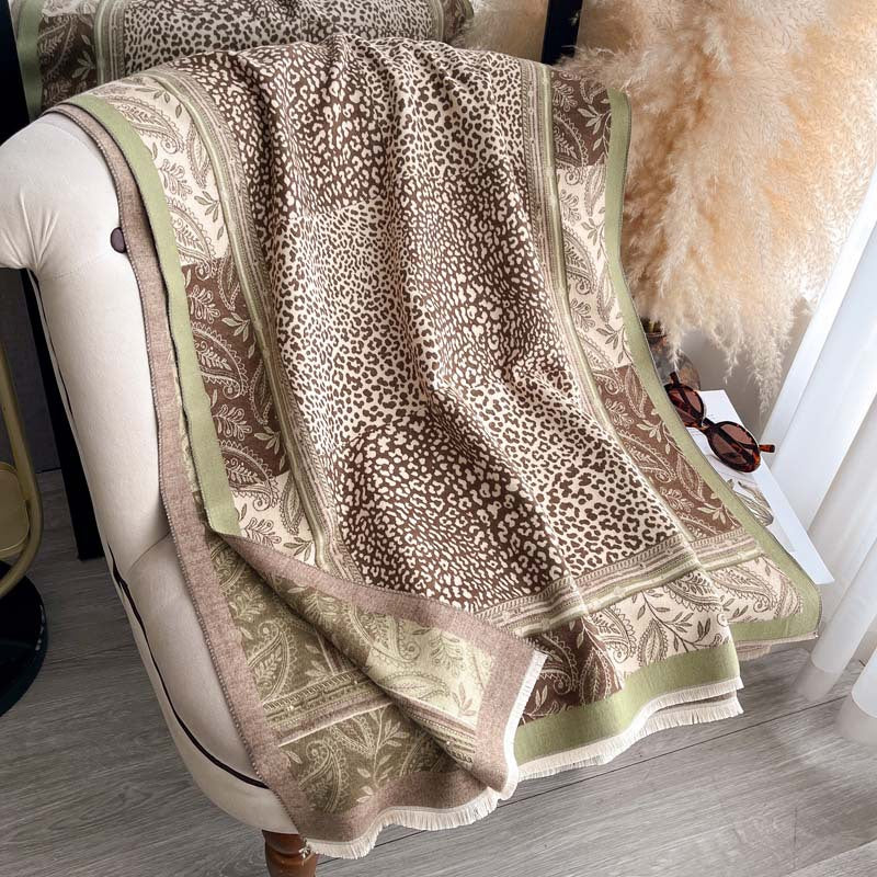 Patchwork-Leopard‑Schal in Retro‑Stil – Bild 6 | LuxeStyle