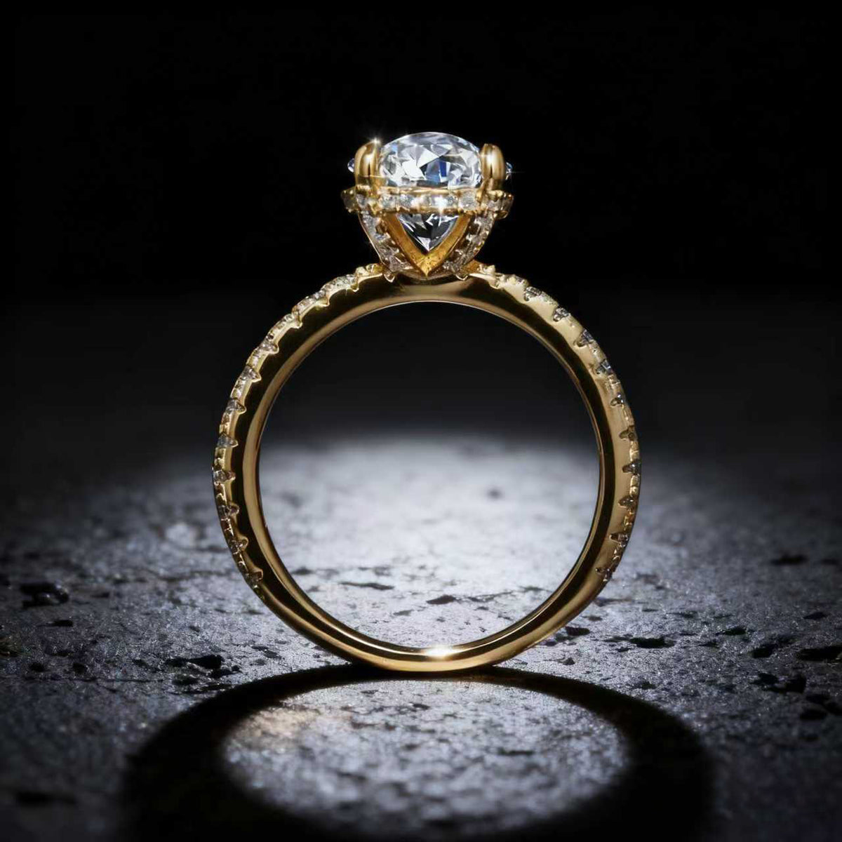 Eleganter Moissanit Ring im «Taubenei»-Design – Bild 6 | LuxeStyle