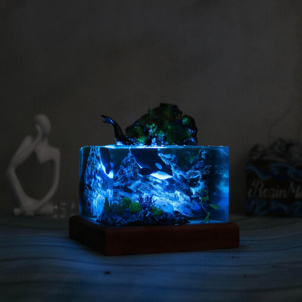 Orca & Diver Epoxy Resin Tischlampe – Bild 6 | LuxeStyle