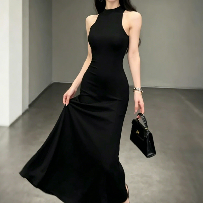 Schwarzes Halter-Neck Kleid mit Schnitt – Bild 3 | LuxeStyle
