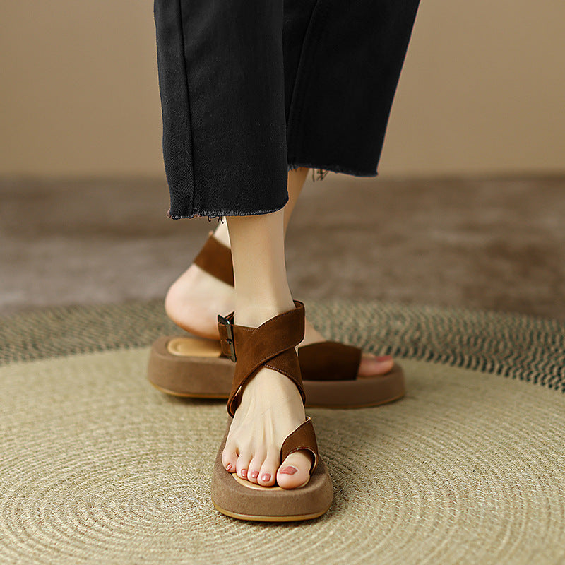 Sandalen mit runden Zehen, mittlerer Absatz, Plattform | LuxeStyle
