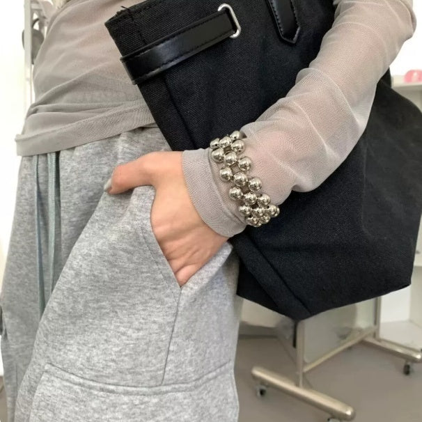 Mehrreihiges silbernes Perlenarmband