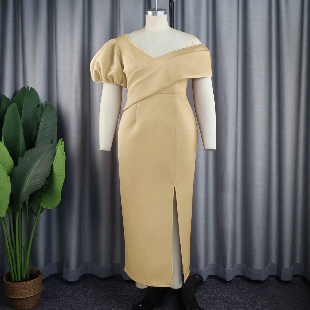 Damen-Kleid mit Schlitz und Off-Shoulder – Bild 8 | LuxeStyle