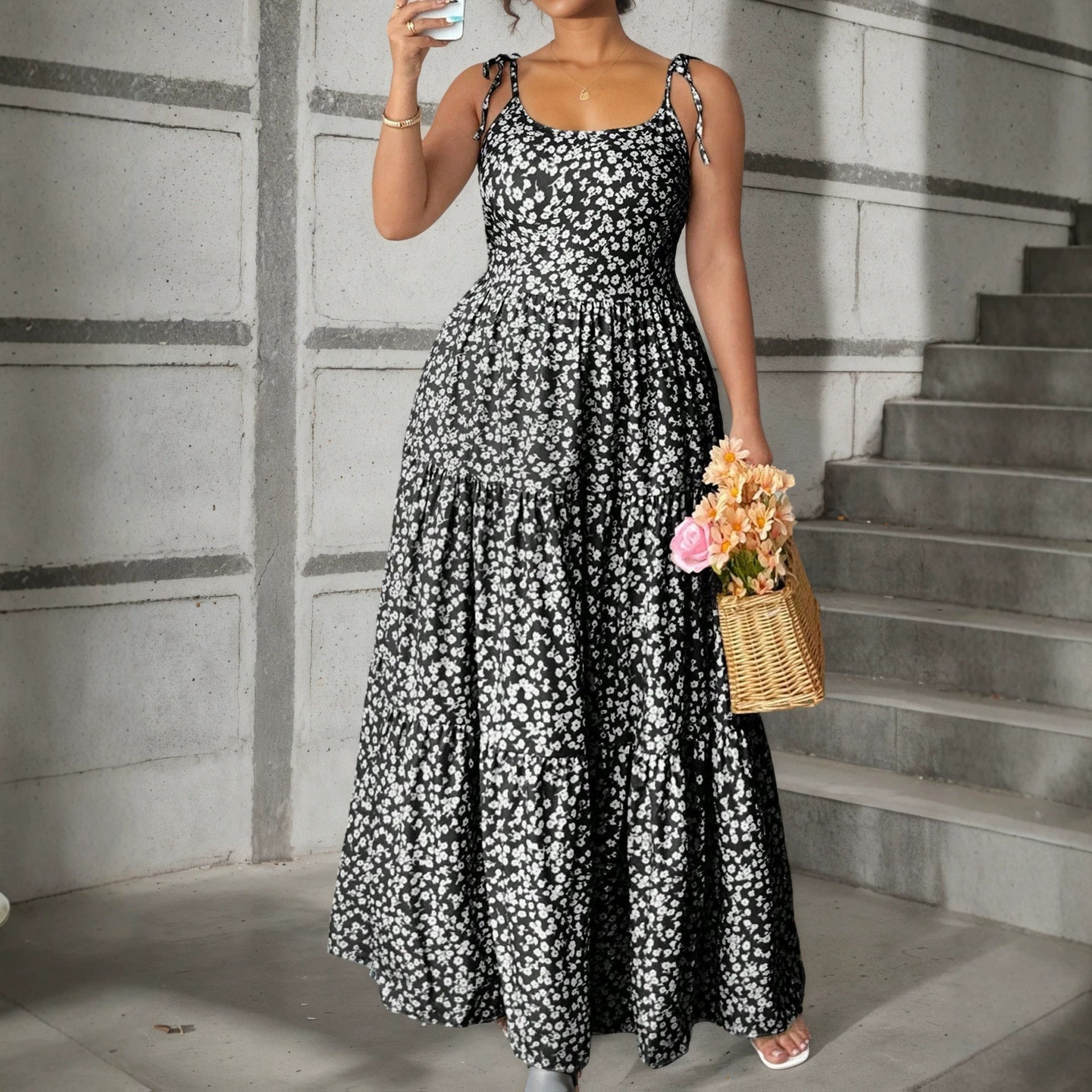 Ärmelloses bedrucktes Midi-Kleid