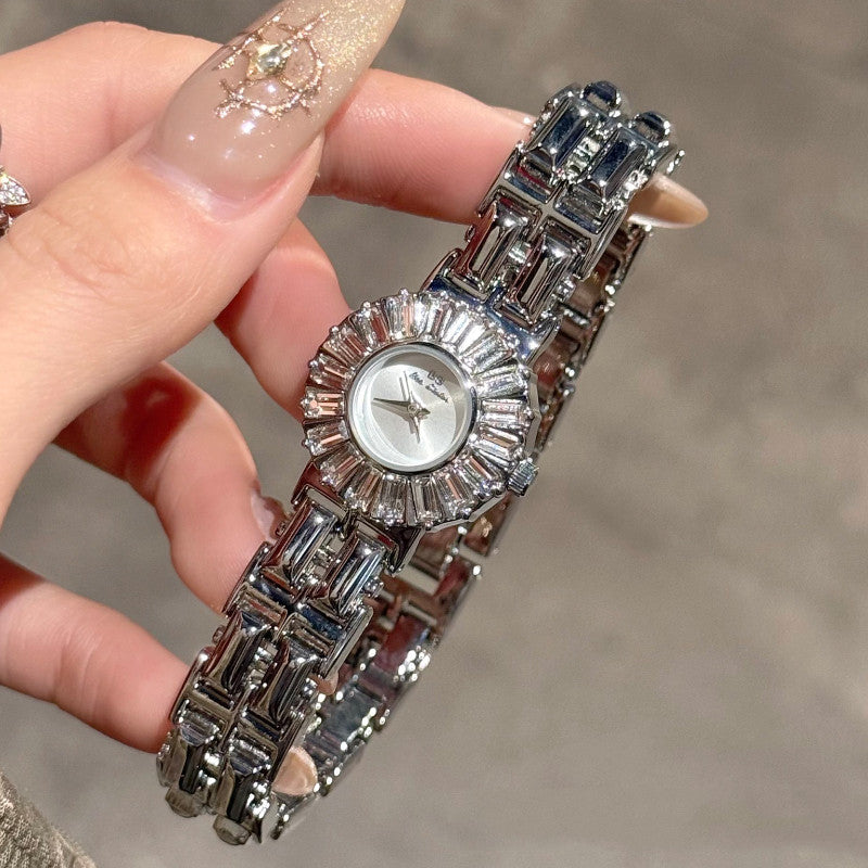 Damen-Armbanduhr mit Strass-Besatz | LuxeStyle