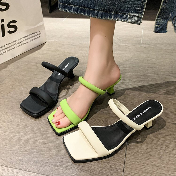 Sandalen mit Kettendetail und Blockabsatz – Bild 5 | LuxeStyle