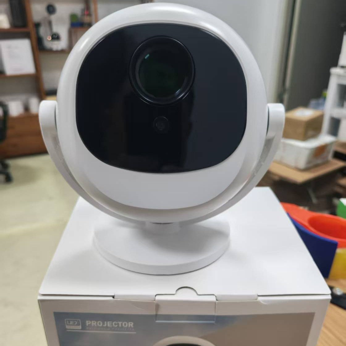 Mini-Beamer «CineHome» · WLAN HD-Projektor