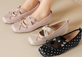 Elegante Satin-Ballerinas mit Keilabsatz