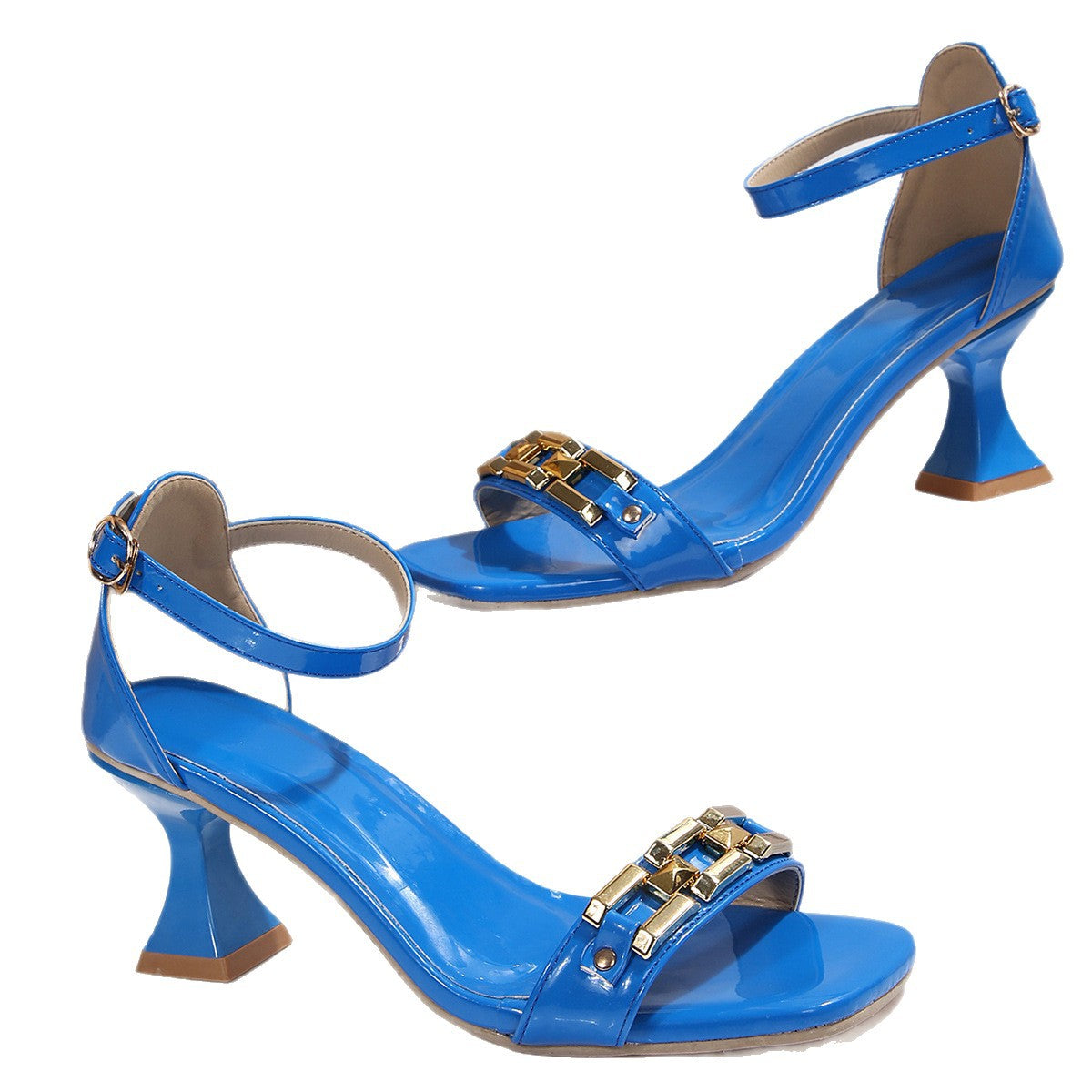 Sandalen mit Metallkette und Blockabsatz