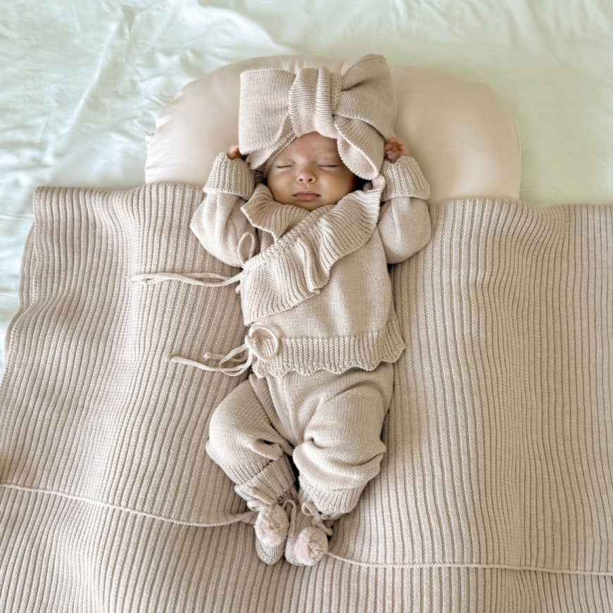 Baby Strick-Set mit Hose und Haarband · 3 Stück – Bild 2 | LuxeStyle