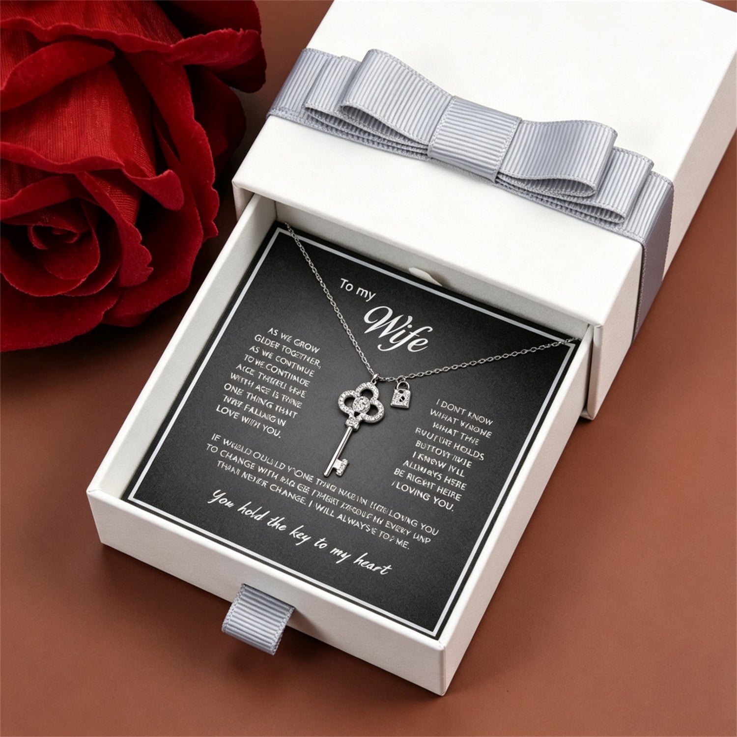Diamantbesetzte Schlüssel-Halskette mit Geschenkbox