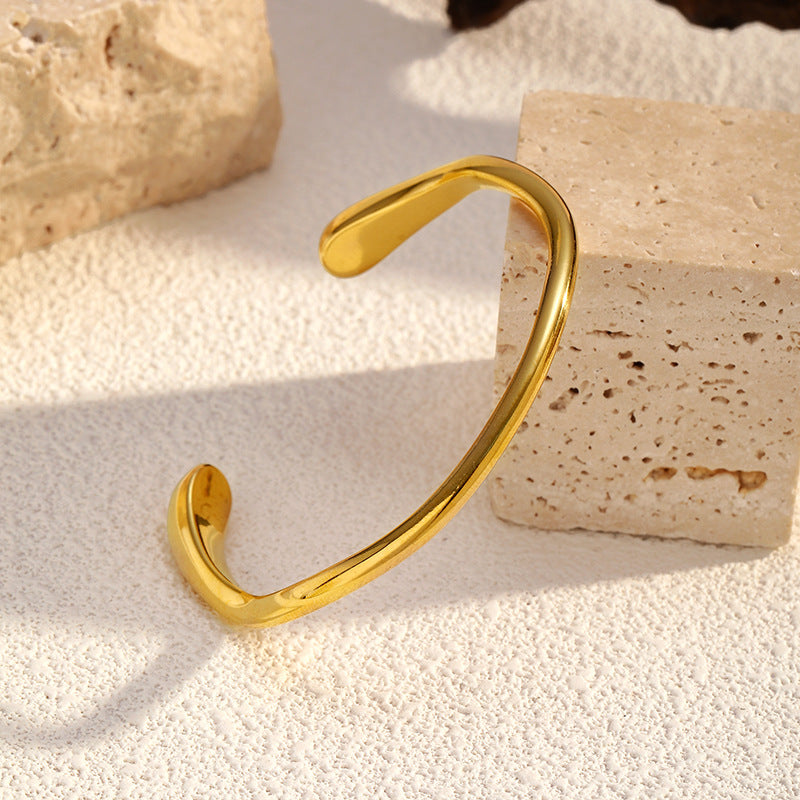 Offenes Armband aus Edelstahl im Instagram-Stil – Bild 2 | LuxeStyle