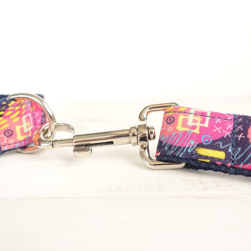 Hundehalsband mit Fliege "Deep Graffiti" – Bild 4 | LuxeStyle