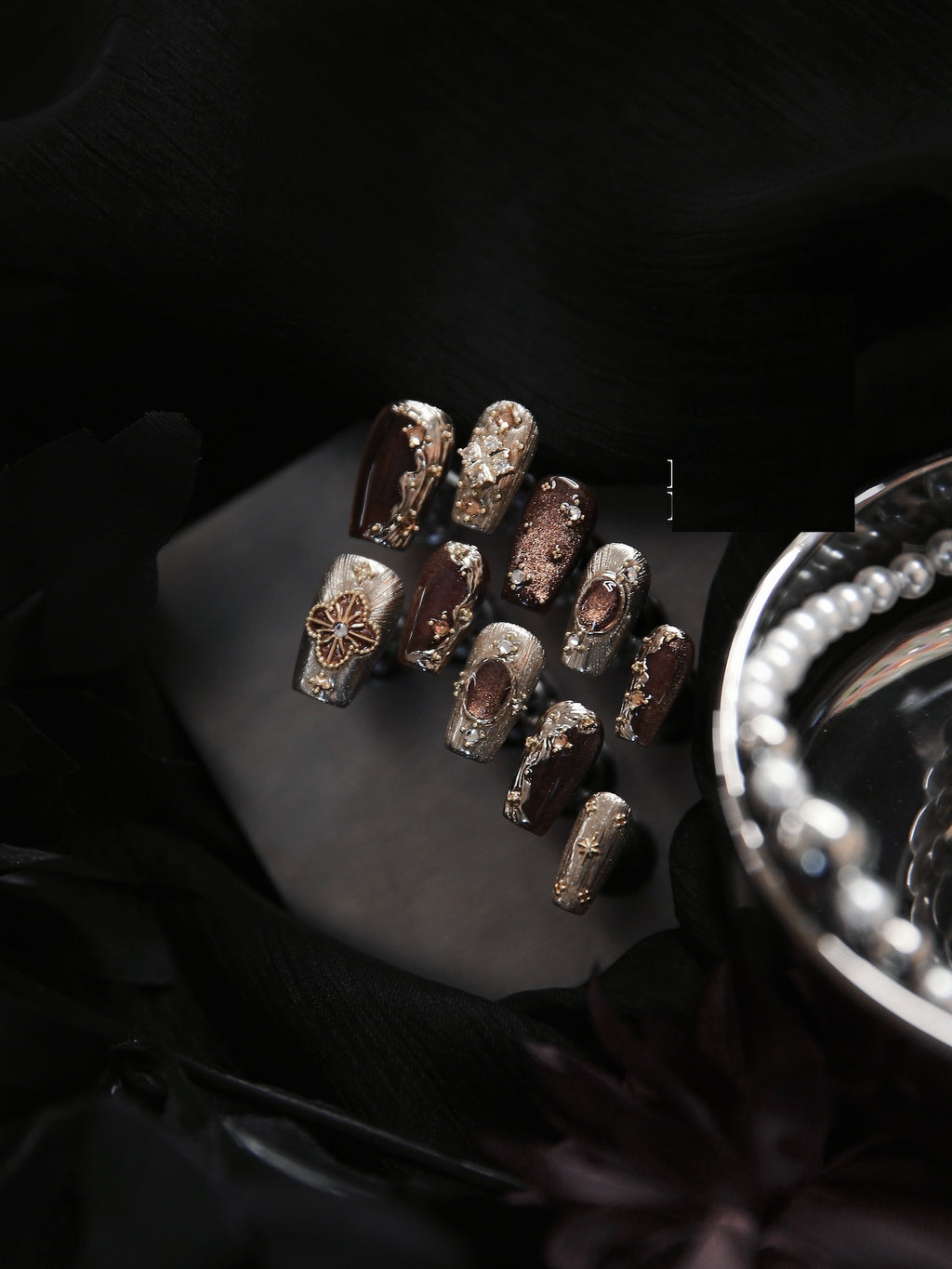 Buchilati Gold-Amber Maillard Kunstnägel – Bild 10 | LuxeStyle