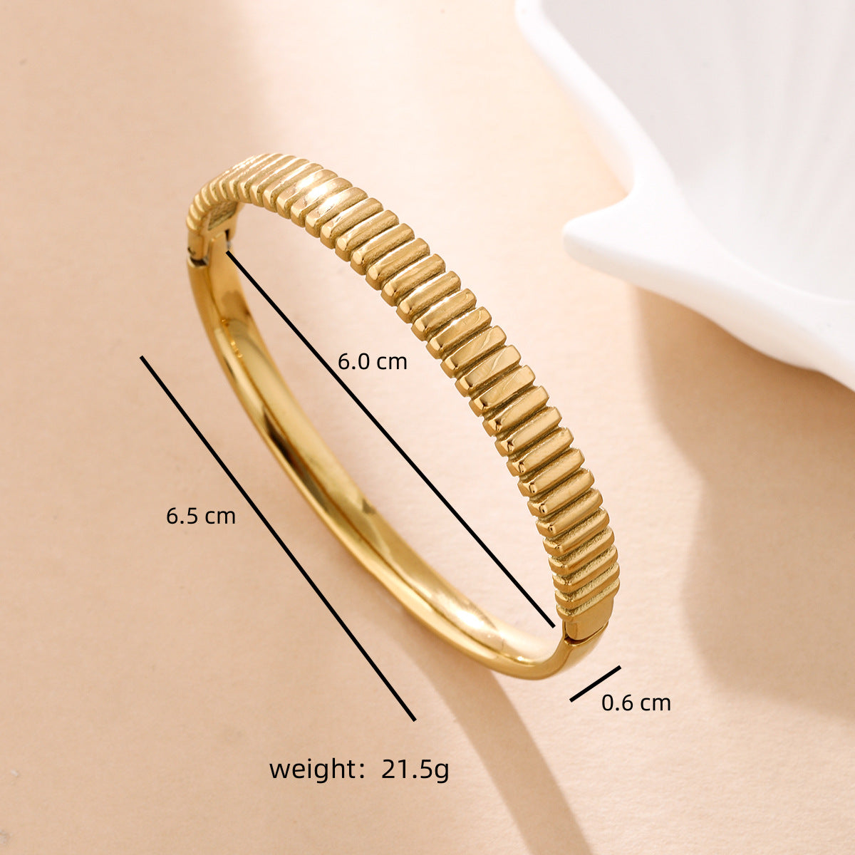 Wellenförmiges Armband mit Diamanten – Bild 7 | LuxeStyle