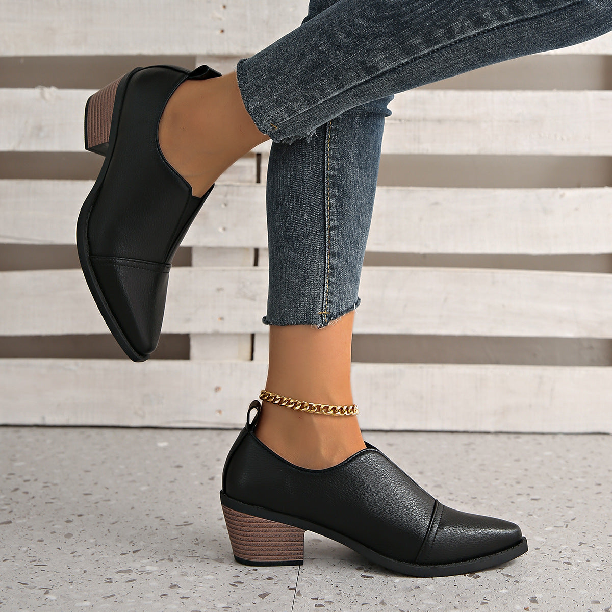 Frühling-Herbst-Pumps mit Spitzspitze und Blockabsatz