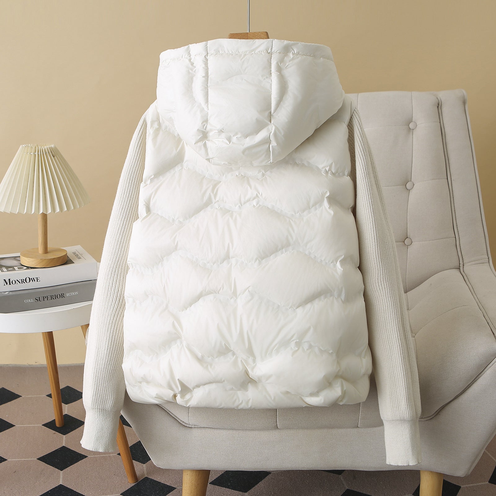 Kurze Daunenjacke mit Patchwork-Ärmeln für Damen