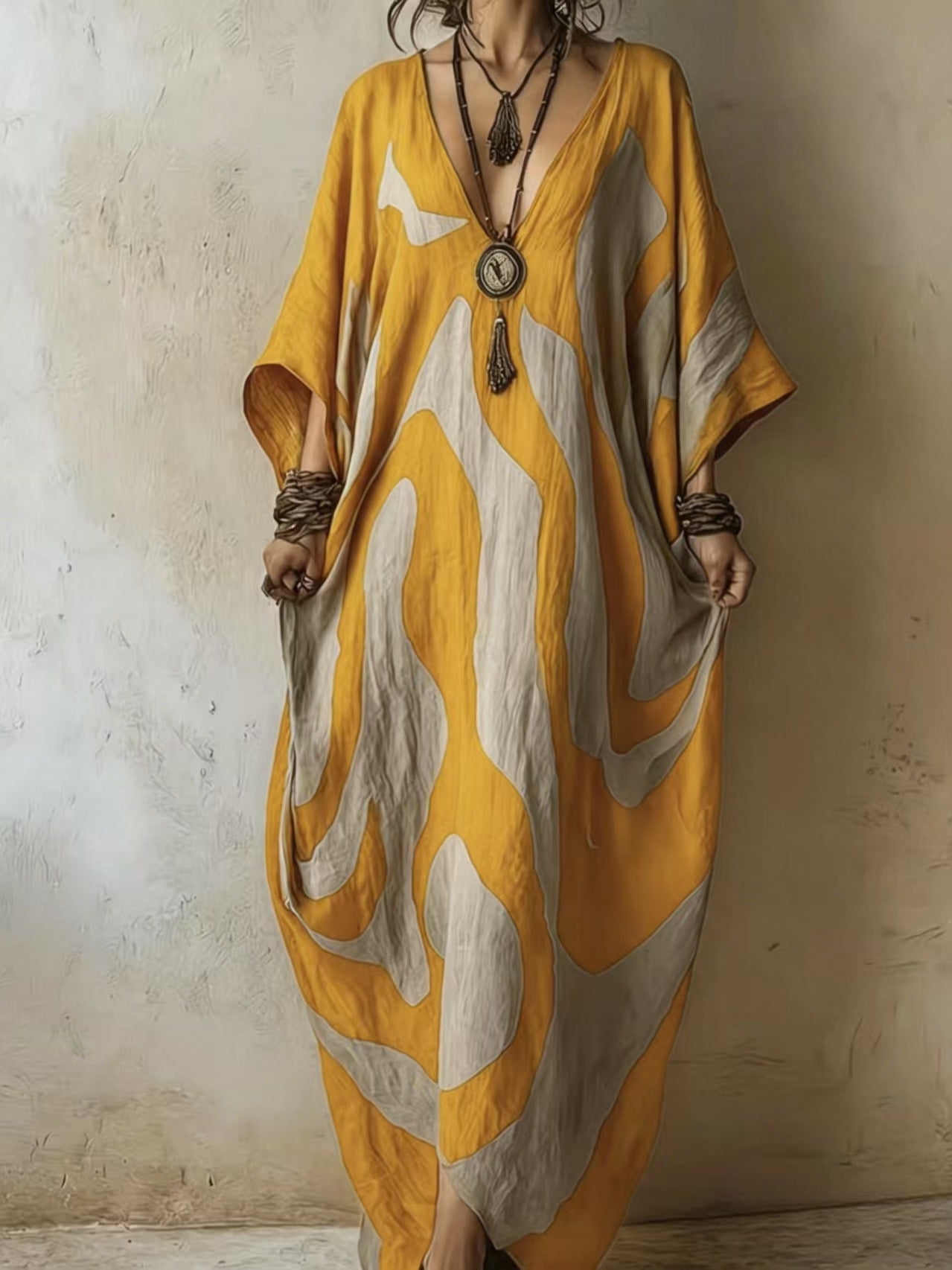 Strandkleid mit V-Ausschnitt und Fledermausärmeln