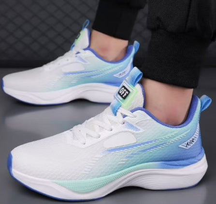 Bequeme Laufschuhe mit dicker Sohle