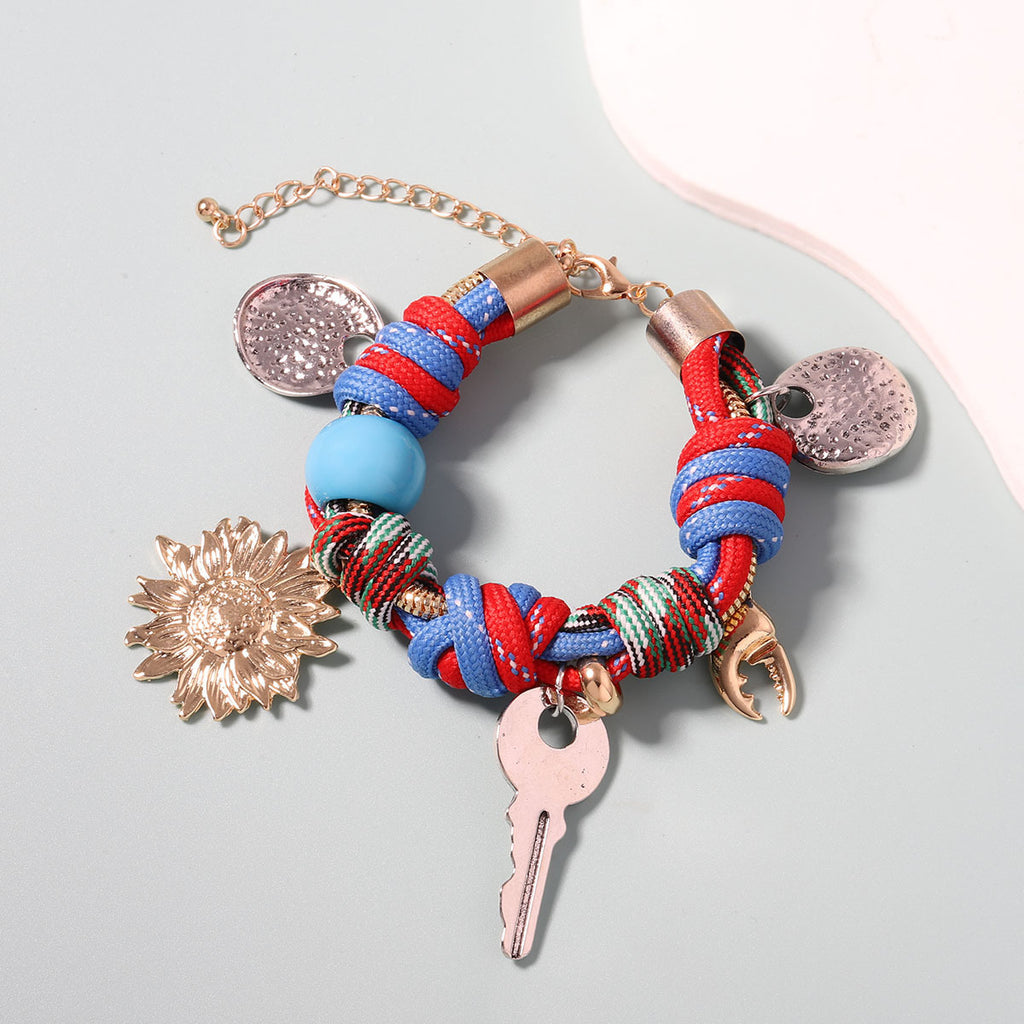 Handgefertigtes Florales Seilarmband mit Metallanhänger – Bild 5 | LuxeStyle