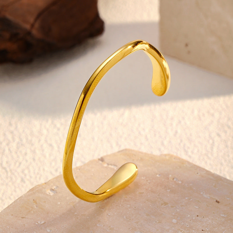 Offenes Armband aus Edelstahl im Instagram-Stil – Bild 3 | LuxeStyle