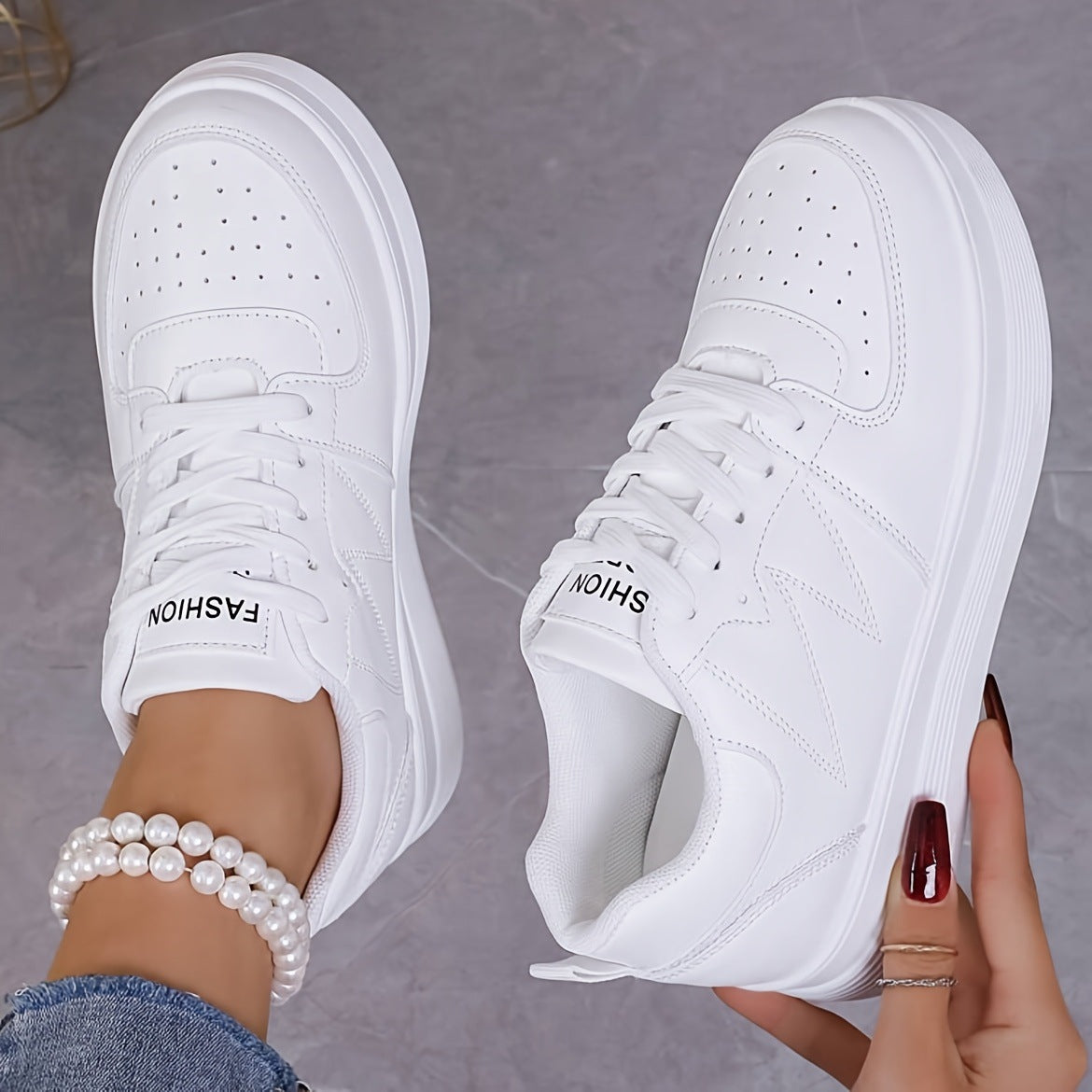 Sportliche Low-Top-Sneakers mit Schnürung