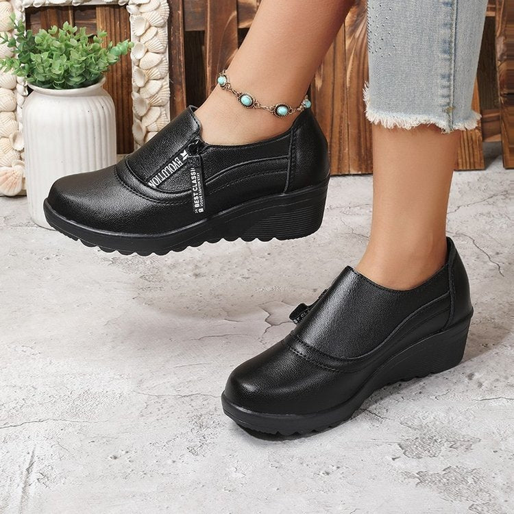 Keile-Absatz Mules mit weicher Sohle