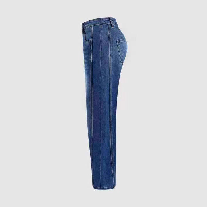 Gekräuselte Damenjeans mit Patch-Tasche