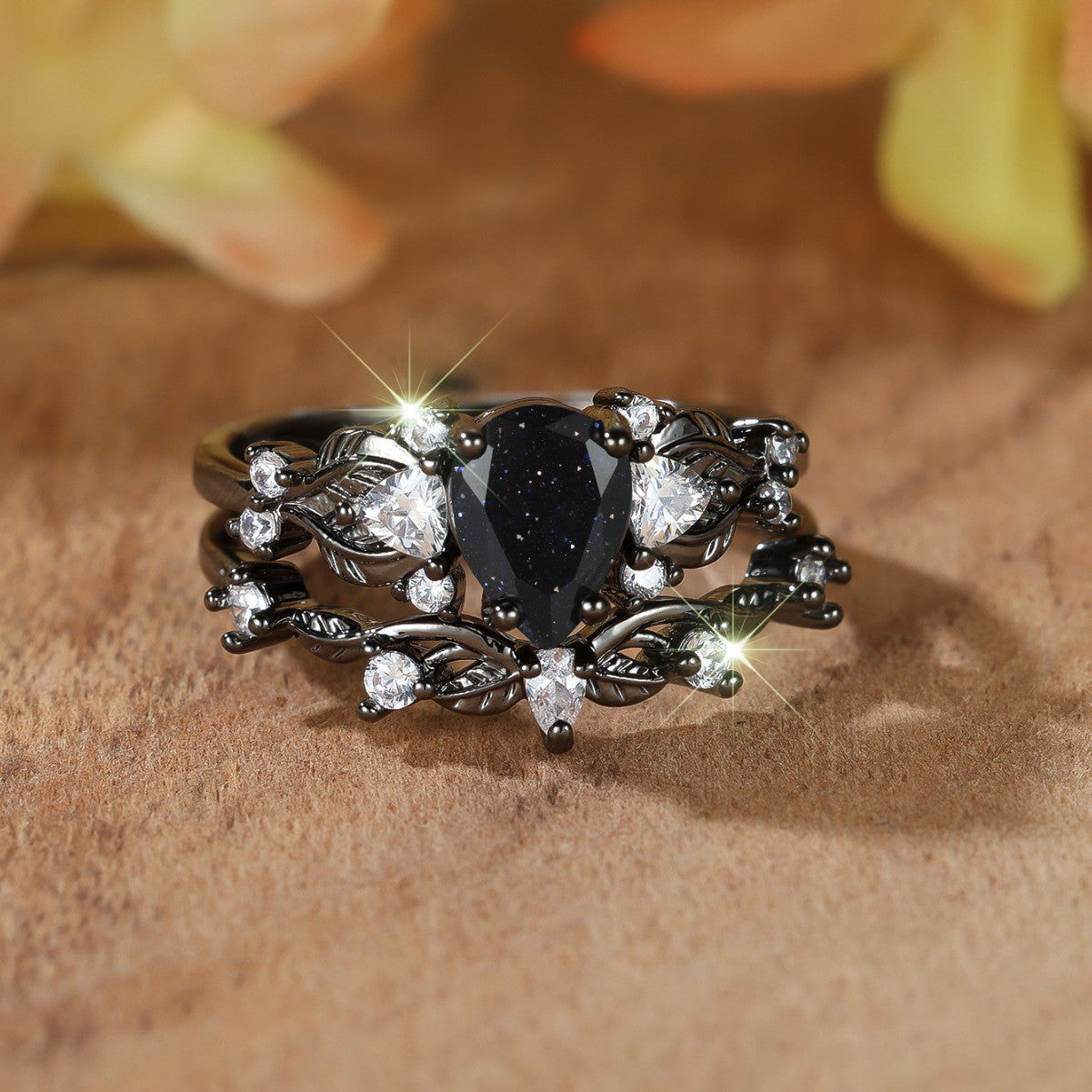 Wassertropfen-Ring mit Blaumondstein & Diamant-Akzenten