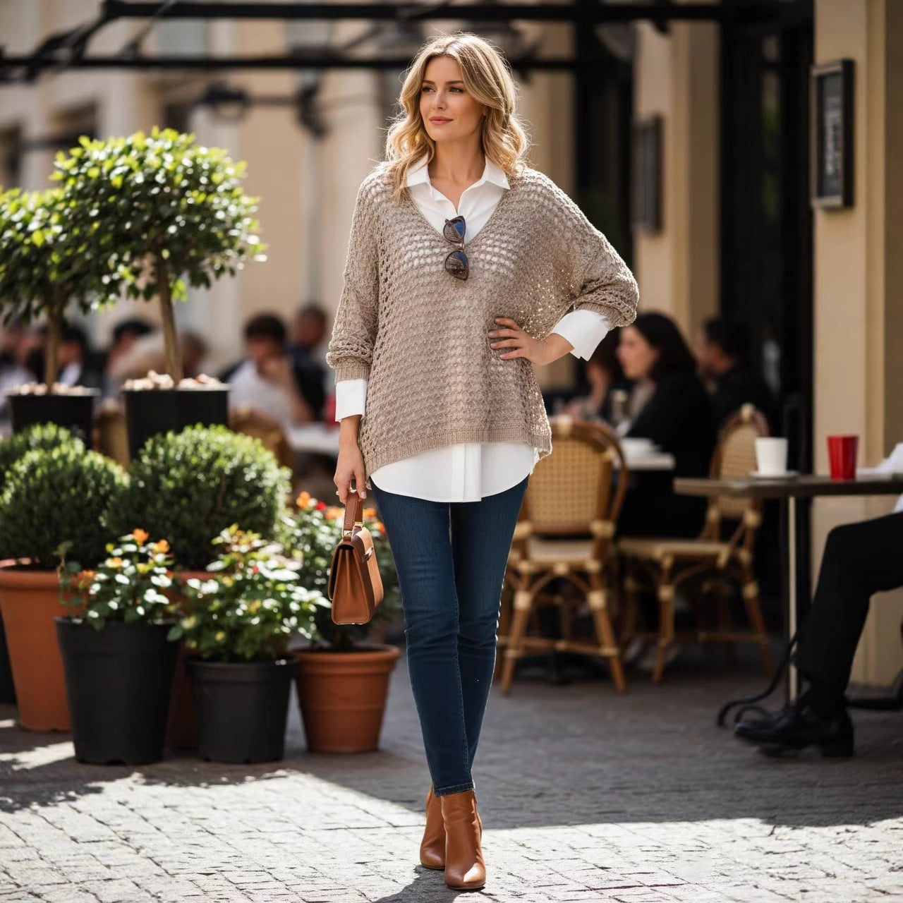 Relaxter Pullover mit Ausschnitt