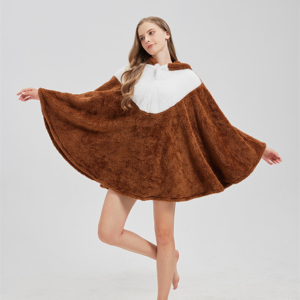 Kuscheliger Kapuzen-Poncho im Tier-Look