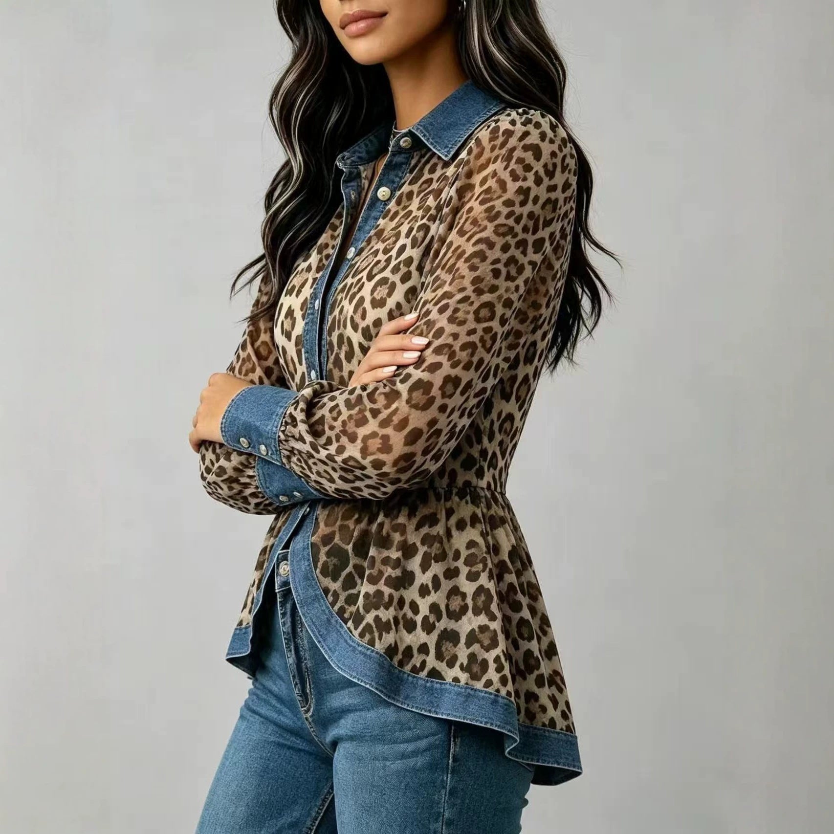 Leopard-Print Patchwork Denim Langarmshirt – Ansicht 2